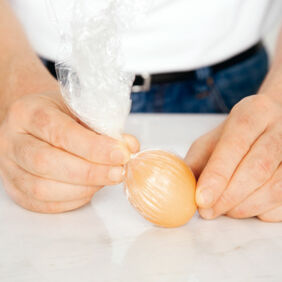 Süsse Eier mit Eierlikör-Sahne und Mangopüree Süsse Eier mit Eierlikör-Sahne und Mangopüree