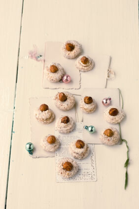 Weihnachtsplätzchen mit Schokolade und Nuss Weihnachtsplätzchen mit Schokolade und Nuss