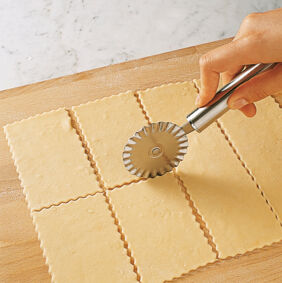 Nudeln selber machen Maultaschen Teig schneiden Nudeln selber machen Maultaschen Teig schneiden