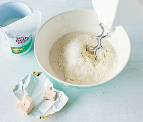 Burger Brötchen Bun selber machen Schritt 1 Burger Brötchen Bun selber machen Schritt 1