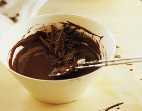 Kochen in der Mikrowelle Schokolade schmelzen Kochen in der Mikrowelle Schokolade schmelzen