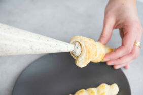 Blätterteig-Möhren mit Lachscreme Step 5 Blätterteig-Möhren mit Lachscreme Step 5