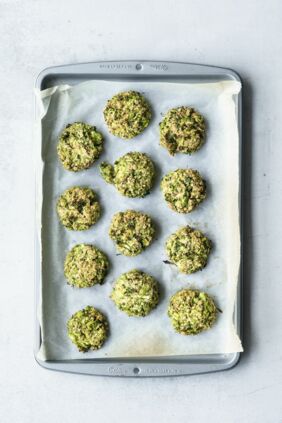 Brokkoli-Bratlinge mit Salat Brokkoli-Bratlinge mit Salat