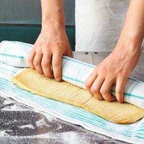 Biskuitrolle mit Blaubeercreme Biskuitrolle mit Blaubeercreme