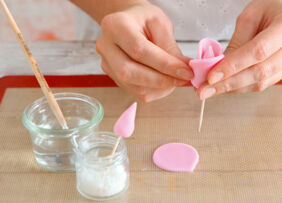 Tortendeko Blüten Rosen formen Step 5 Tortendeko Blüten Rosen formen Step 5