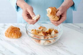 croissant-auflauf-mit-bananen-und-schokolade-1 croissant-auflauf-mit-bananen-und-schokolade-1