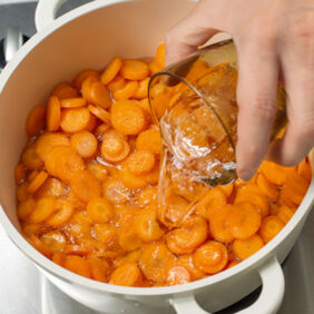 Gedünstete Möhren mit Petersilie Gedünstete Möhren mit Petersilie