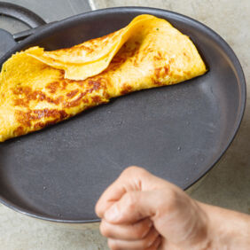 Omelett mit Käse und Schinken Omelett mit Käse und Schinken