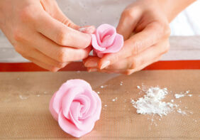 Tortendeko Blüten Rosen formen Step 6 Tortendeko Blüten Rosen formen Step 6