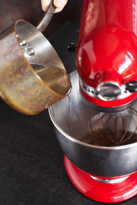 Sirup einrühren Marshmallows Sirup einrühren Marshmallows