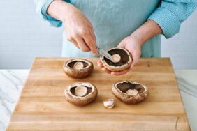 mit-mangold-und-feta-gefuellte-portobellos-2 mit-mangold-und-feta-gefuellte-portobellos-2