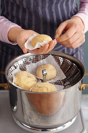 Mini-Germknödel mit Heidelbeeren Mini-Germknödel mit Heidelbeeren
