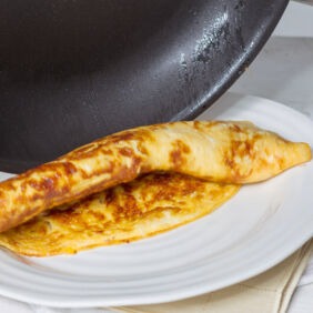 Omelett mit Käse und Schinken Omelett mit Käse und Schinken