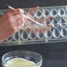 Gefüllte Ostereier mit Rum-Ganache Gefüllte Ostereier mit Rum-Ganache