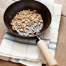 Kabeljau-Gemüse-Pfanne mit Basilikumnocken Kabeljau-Gemüse-Pfanne mit Basilikumnocken