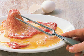 Schnitzel panieren Step 2 Schnitzel panieren Step 2