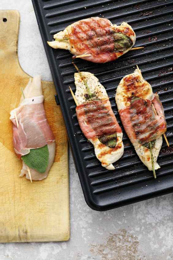 Hähnchen-Saltimbocca mit Zucchini Rezept | Küchengötter Hähnchen-Saltimbocca mit Zucchini Rezept | Küchengötter