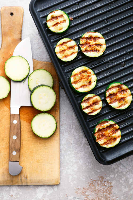 Hähnchen-Saltimbocca mit Zucchini Rezept | Küchengötter Hähnchen-Saltimbocca mit Zucchini Rezept | Küchengötter