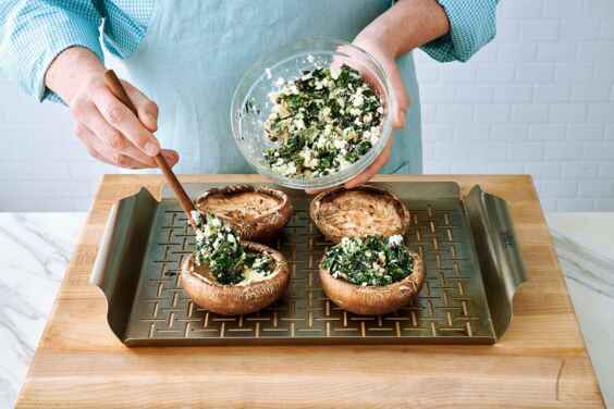 Mit Mangold und Feta gefüllte Portobellos vom Grill Rezept | Küchengötter Mit Mangold und Feta gefüllte Portobellos vom Grill Rezept | Küchengötter