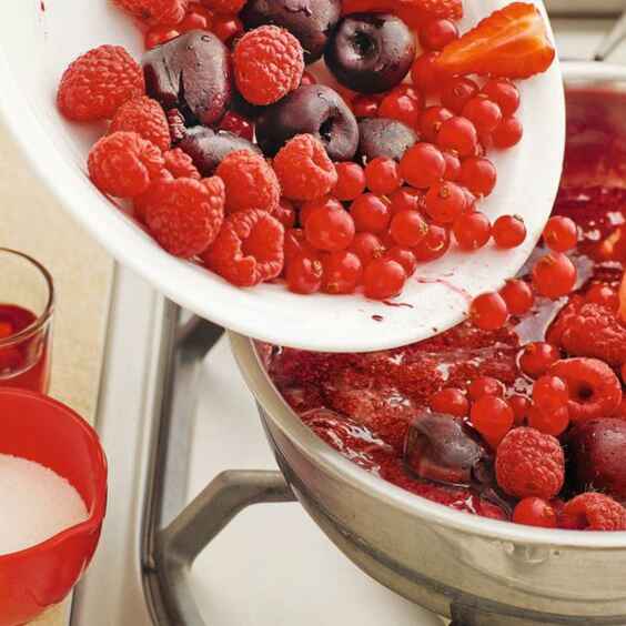 Klassische Rote Grütze Rezept | Küchengötter Klassische Rote Grütze Rezept | Küchengötter