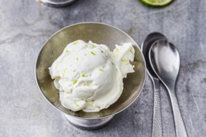 Frozen Joghurt mit Limette und Honig