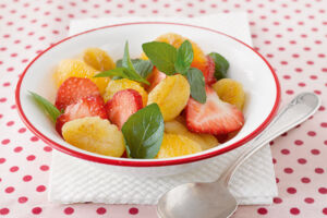 Süße Gnocchi mit Orangen-Erdbeeren