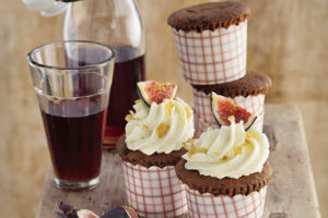 Rotwein-Cupcakes mit Ingwertopping