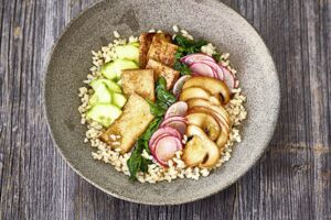 Gemüse-Chirashi mit Tofu