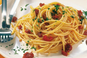 Spaghetti mit getrockneten Tomaten