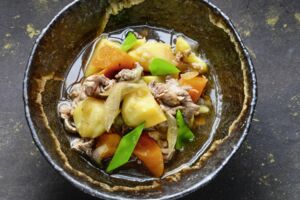 Rindfleisch-Kartoffel-Eintopf »Nikujaga«