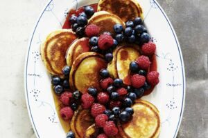 Joghurt-Pancakes mit Beeren