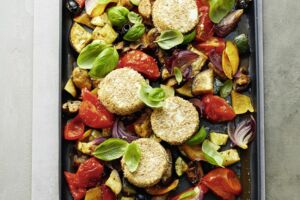 Ofengemüse-Salat mit Ziegenkäse