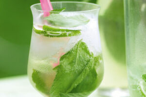 Holunderblütensirup-Cocktail