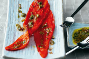 Gebackene Paprika mit Minze-Chili-Anchoïade