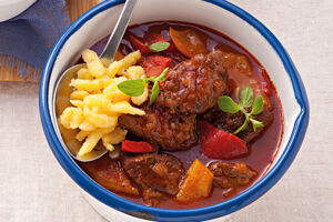 Gesottenes Rindfleisch mit Kräutersauce Rezept | Küchengötter