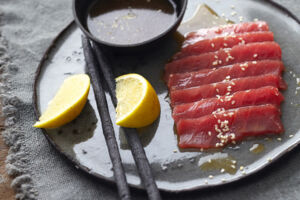 Sashimi vom Thunfisch mit Ponzusauce