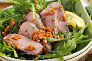 Rucola-Linsen-Salat mit Entenbrust
