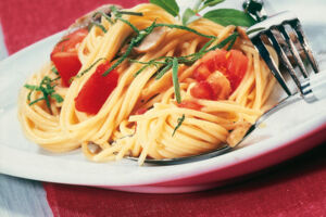 Spaghetti mit Tomaten und Pilzen