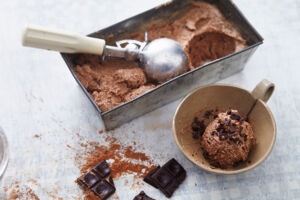 Schokoladen-Nuss-Eis mit Mesquite