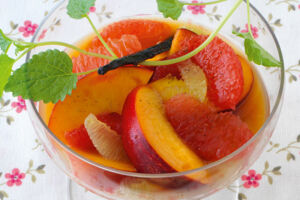 Früchte mit Orangensirup