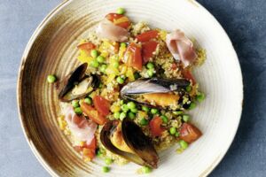 Quinoa-Paella mit Muscheln