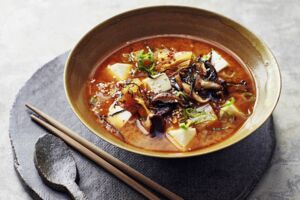 Kimchi-Suppe mit Seidentofu