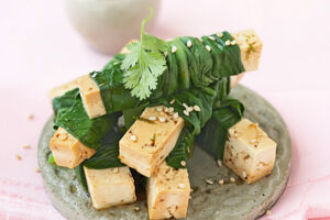 Tofu-Pak-Choi-Wraps mit Chilidip