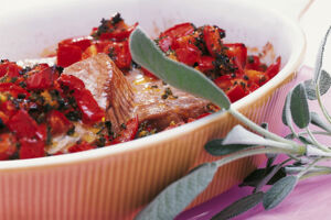 Tunfisch mit Salbeitomaten