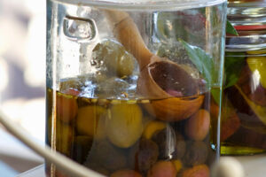 Eingelegte Oliven sizilianische Art
