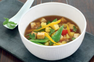 Sauer-scharfe Suppe mit Tofu