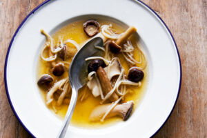 Suppe mit frischen Pilzen (Soup Hed Sodt)