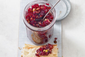 Oliven-Zwiebel-Marmelade mit Cranberrys