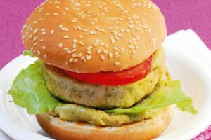 Puten-Burger mit Avocadocreme