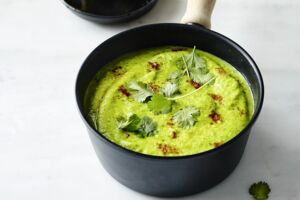 Brokkoli-Avocado-Suppe mit Kurkuma